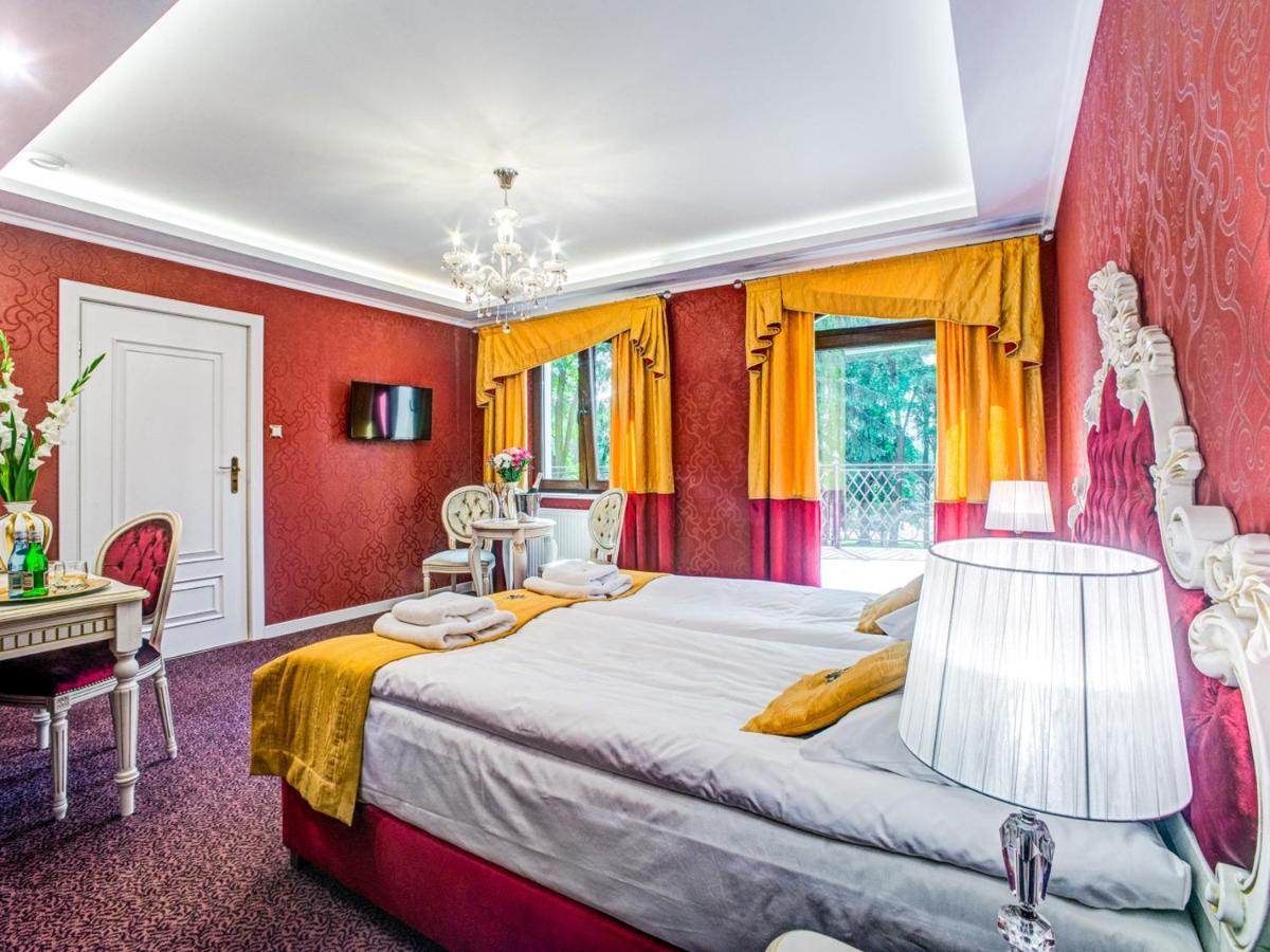 Royal Palace Centrum Bankietowe 萨诺克 外观 照片