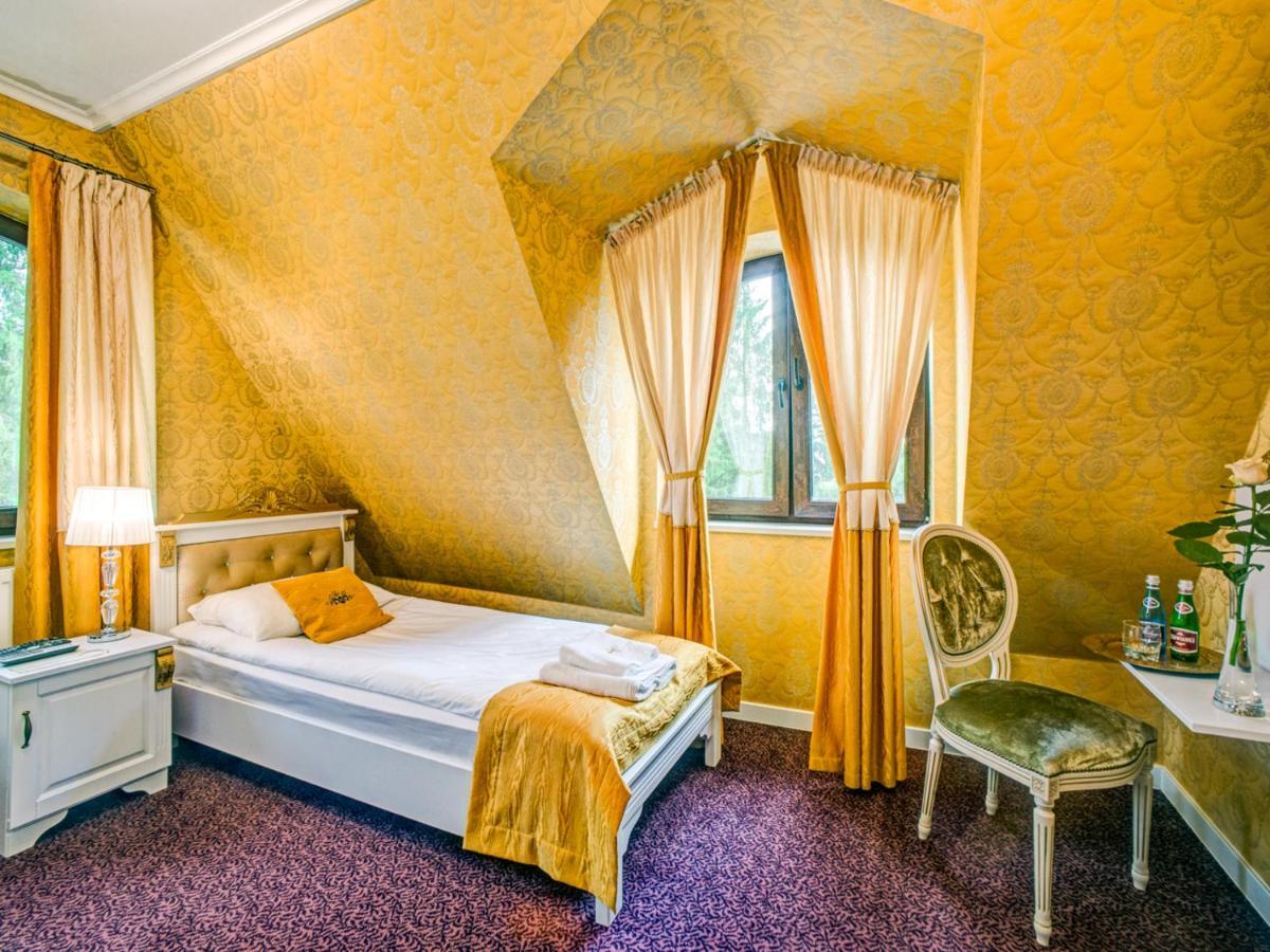 Royal Palace Centrum Bankietowe 萨诺克 外观 照片