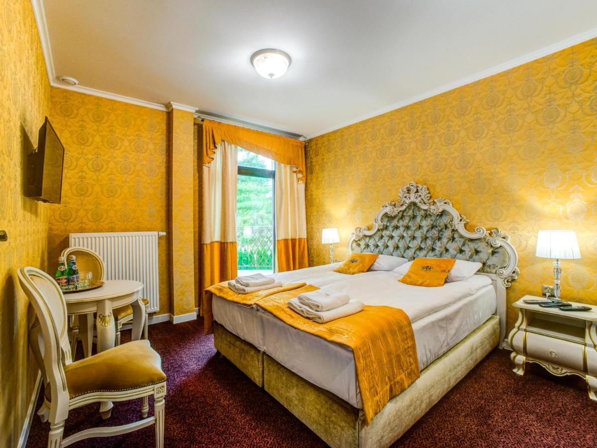 Royal Palace Centrum Bankietowe 萨诺克 外观 照片