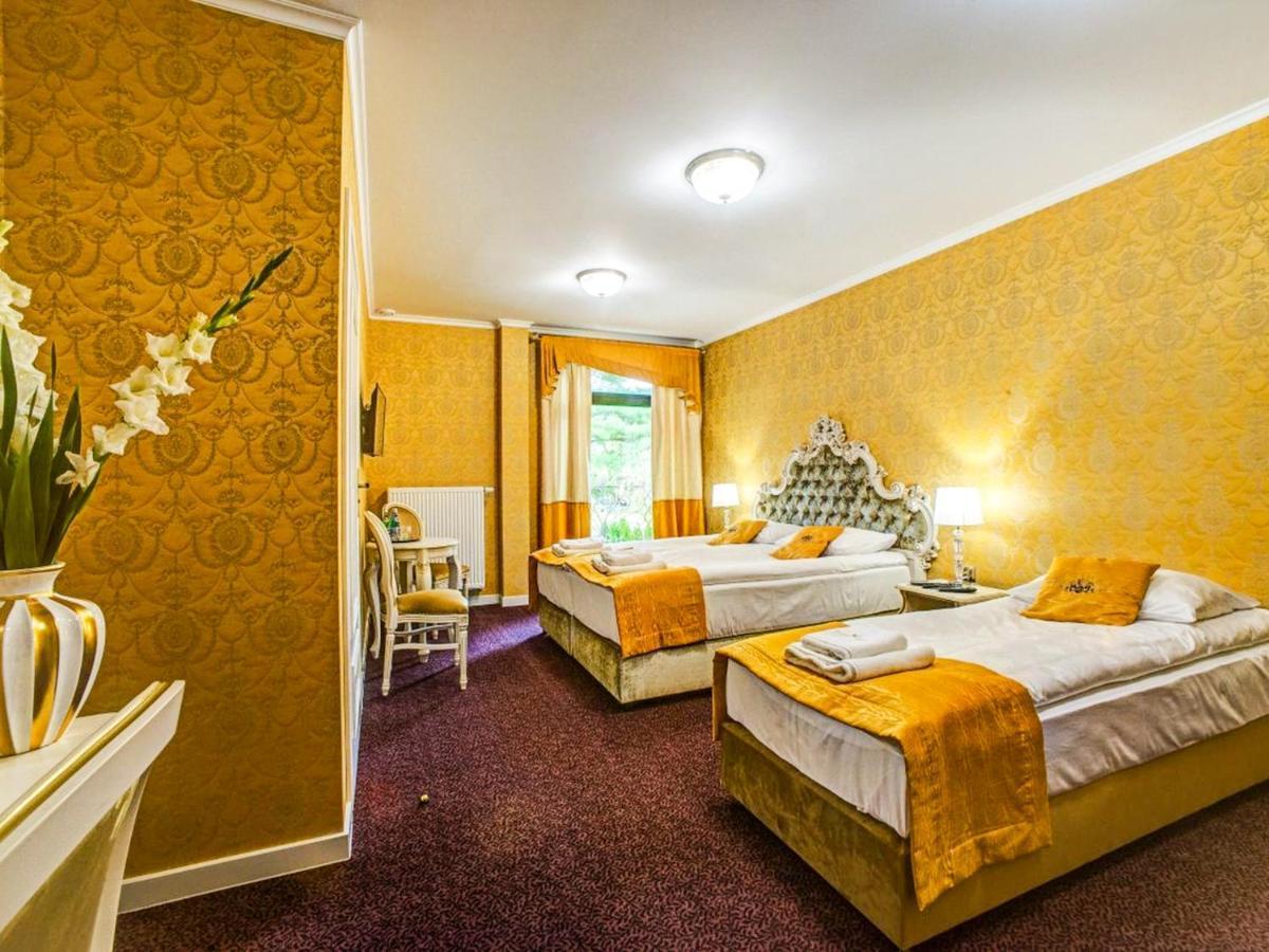 Royal Palace Centrum Bankietowe 萨诺克 外观 照片