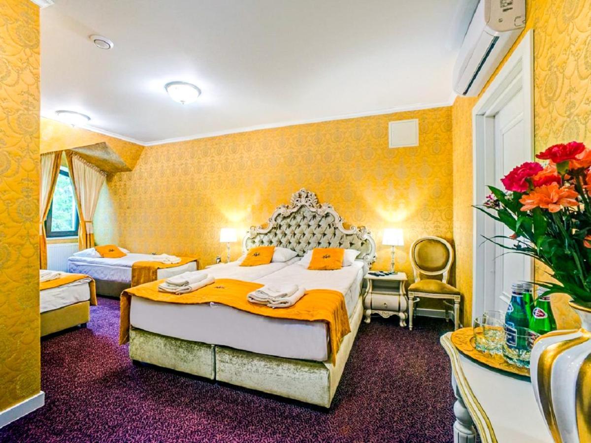 Royal Palace Centrum Bankietowe 萨诺克 外观 照片