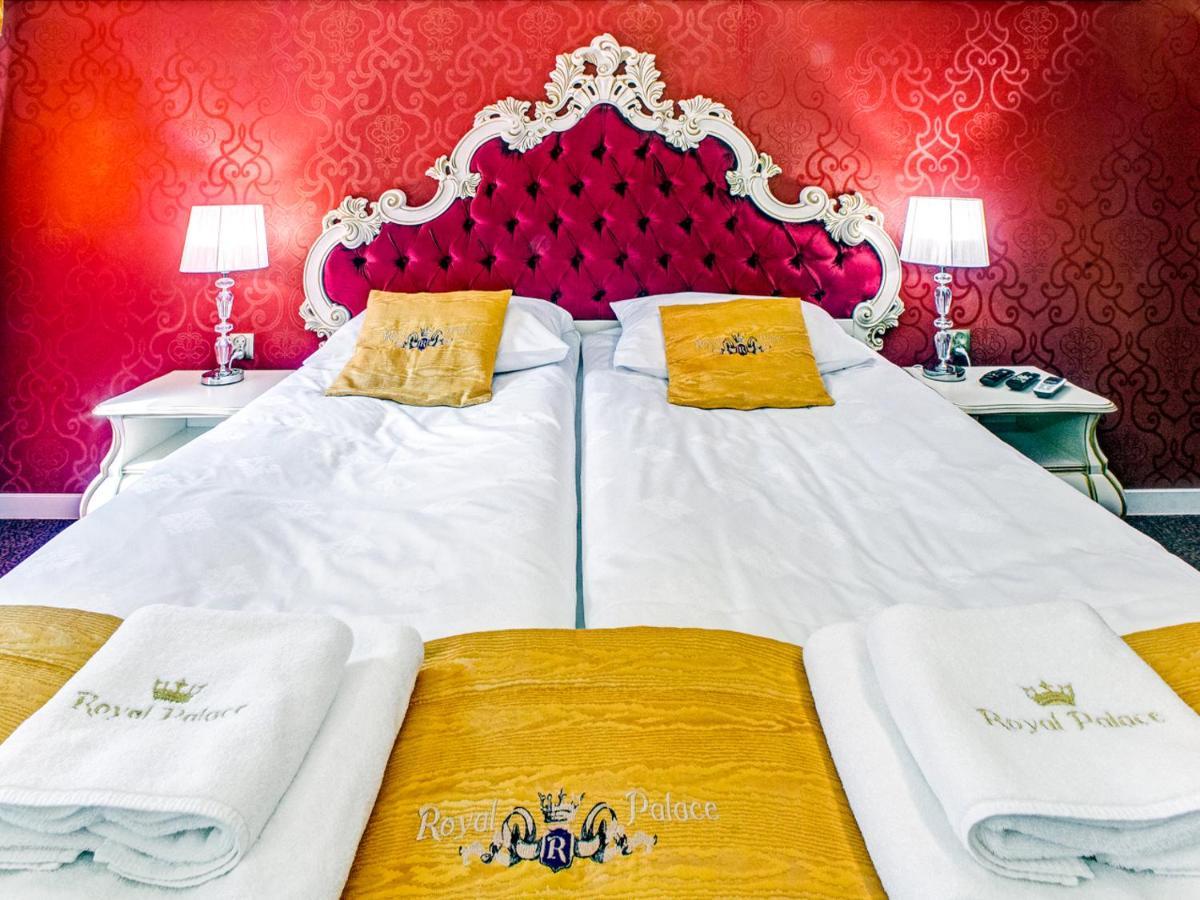 Royal Palace Centrum Bankietowe 萨诺克 外观 照片