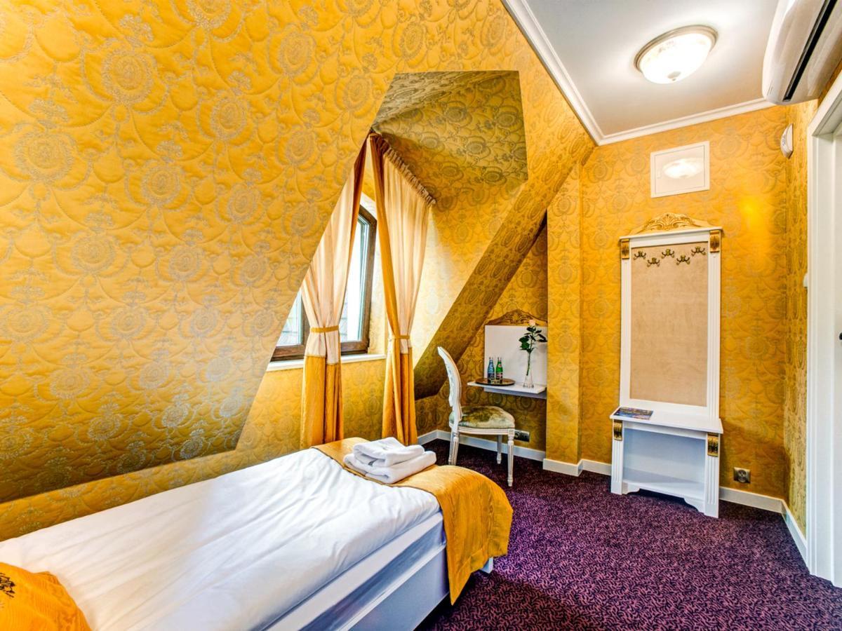 Royal Palace Centrum Bankietowe 萨诺克 外观 照片