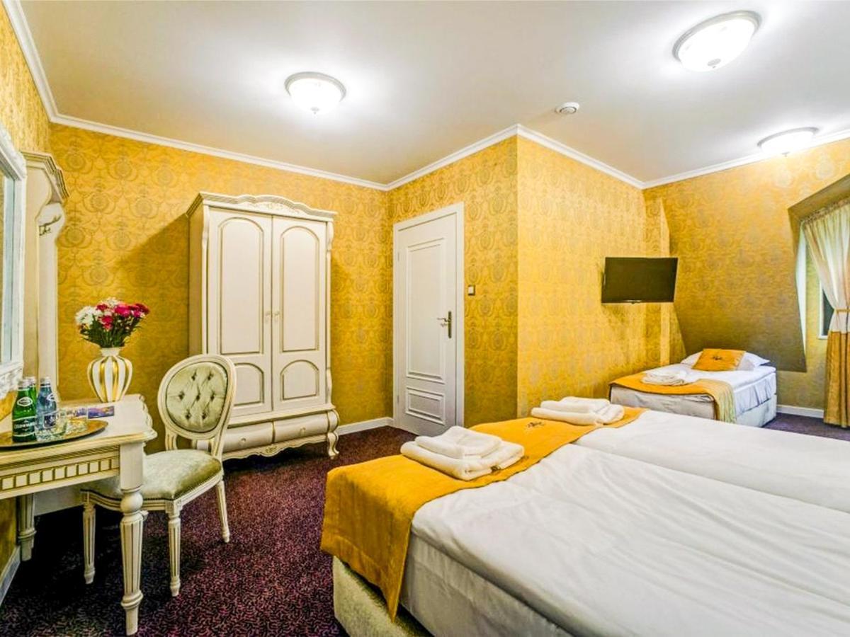 Royal Palace Centrum Bankietowe 萨诺克 外观 照片