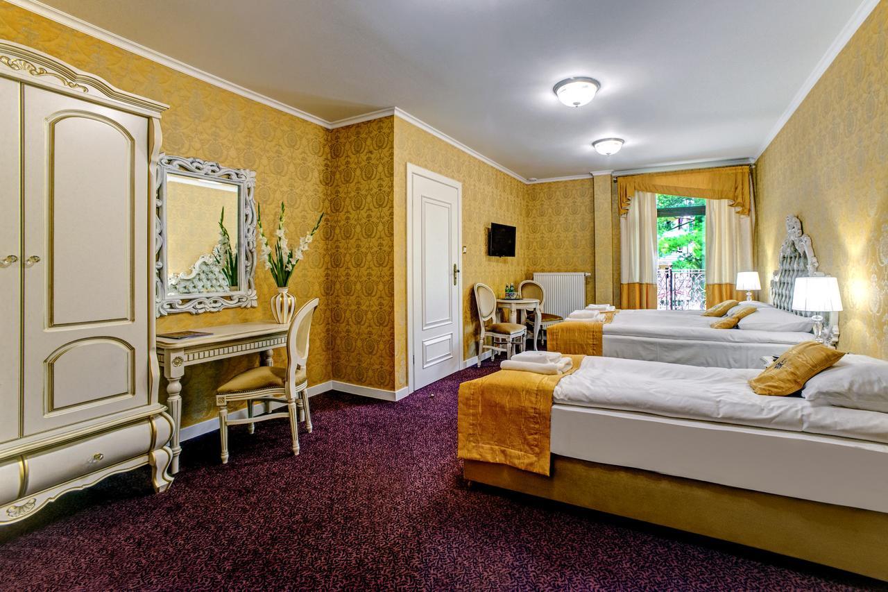 Royal Palace Centrum Bankietowe 萨诺克 外观 照片